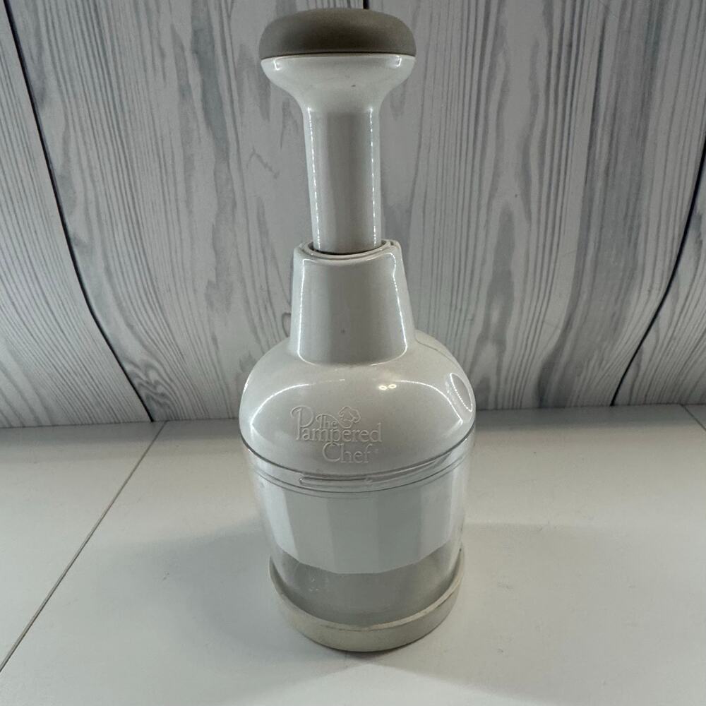 The Pampered Chef Food Chopper USA  #2585 Pre-owned
